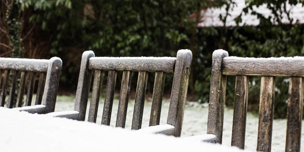 gartenmoebel-winterfest-machen